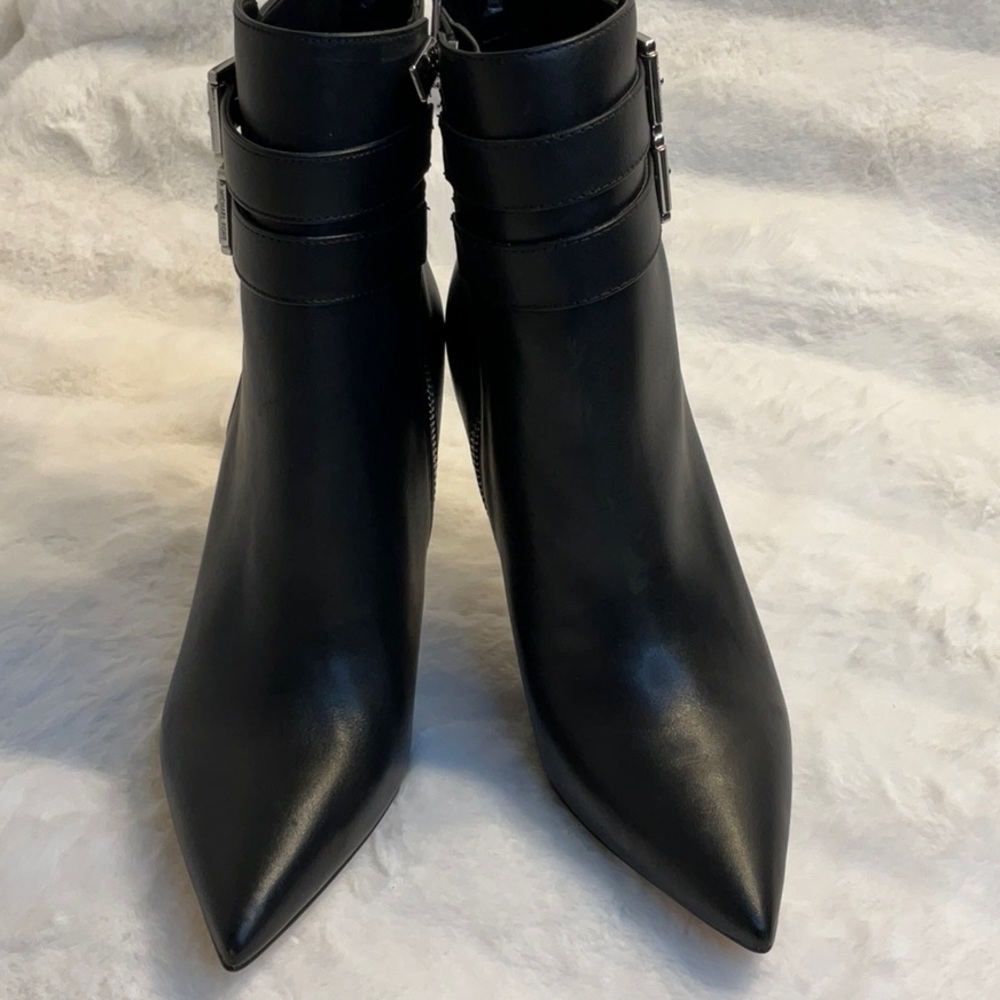 Make: Michael Kors brand new sizes 7 and 8.5
